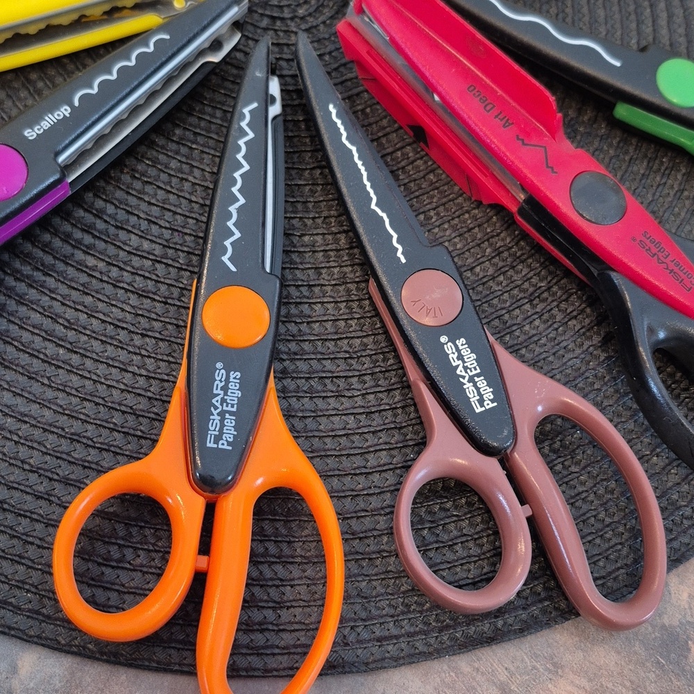 ASSORTED DECORATIVE CRAFT SCISSORS Set of 11, Decorating Creating Cutting Edging - Picture 3 of 16
